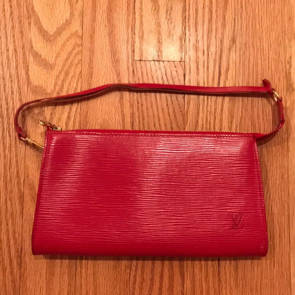 Louis Vuitton Épi Leather pochette 100% Authentic
